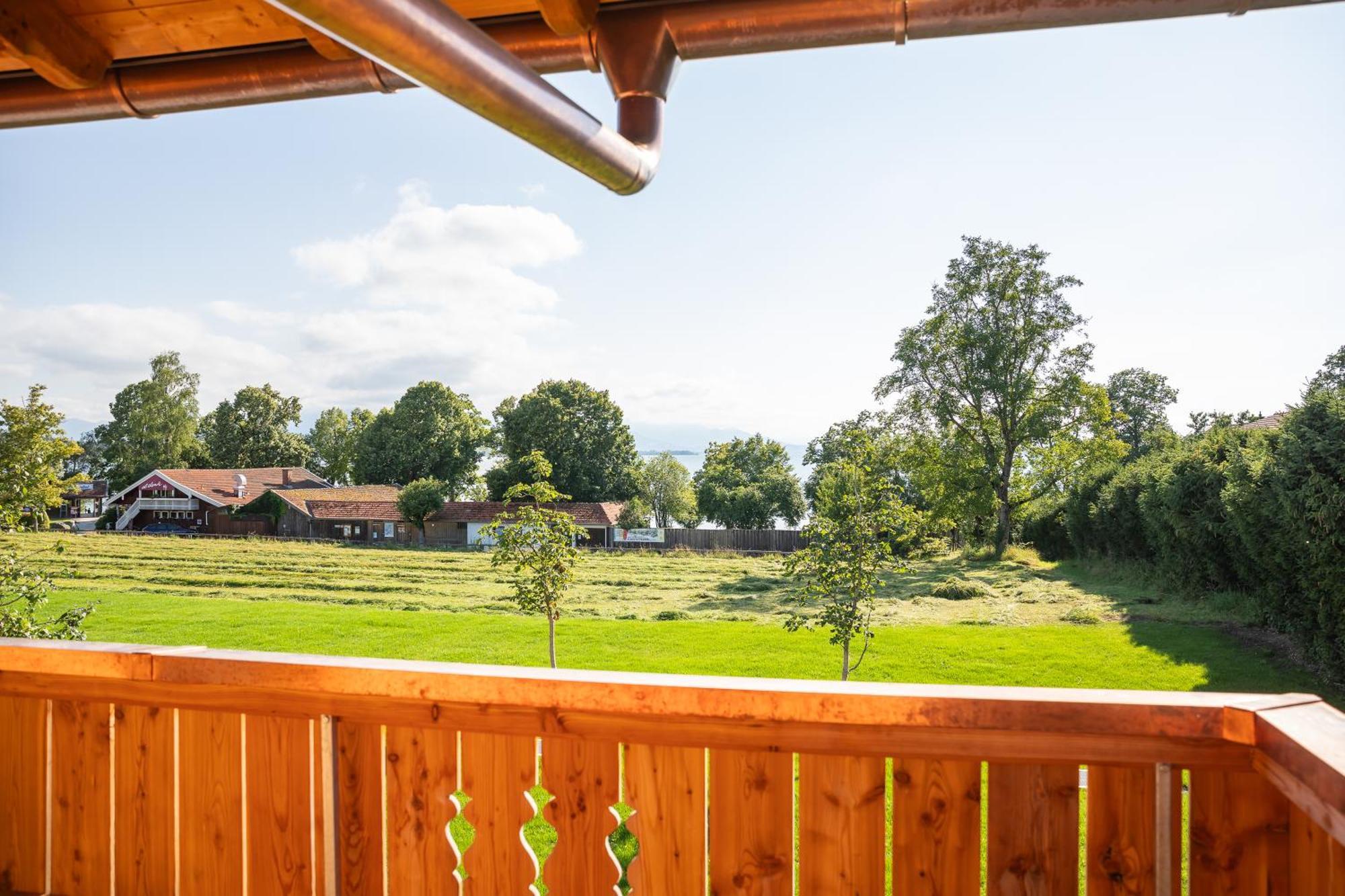 Graf Chiemo Suites - Direkt Am Chiemsee Mit Separatem Seezugang Chieming Extérieur photo