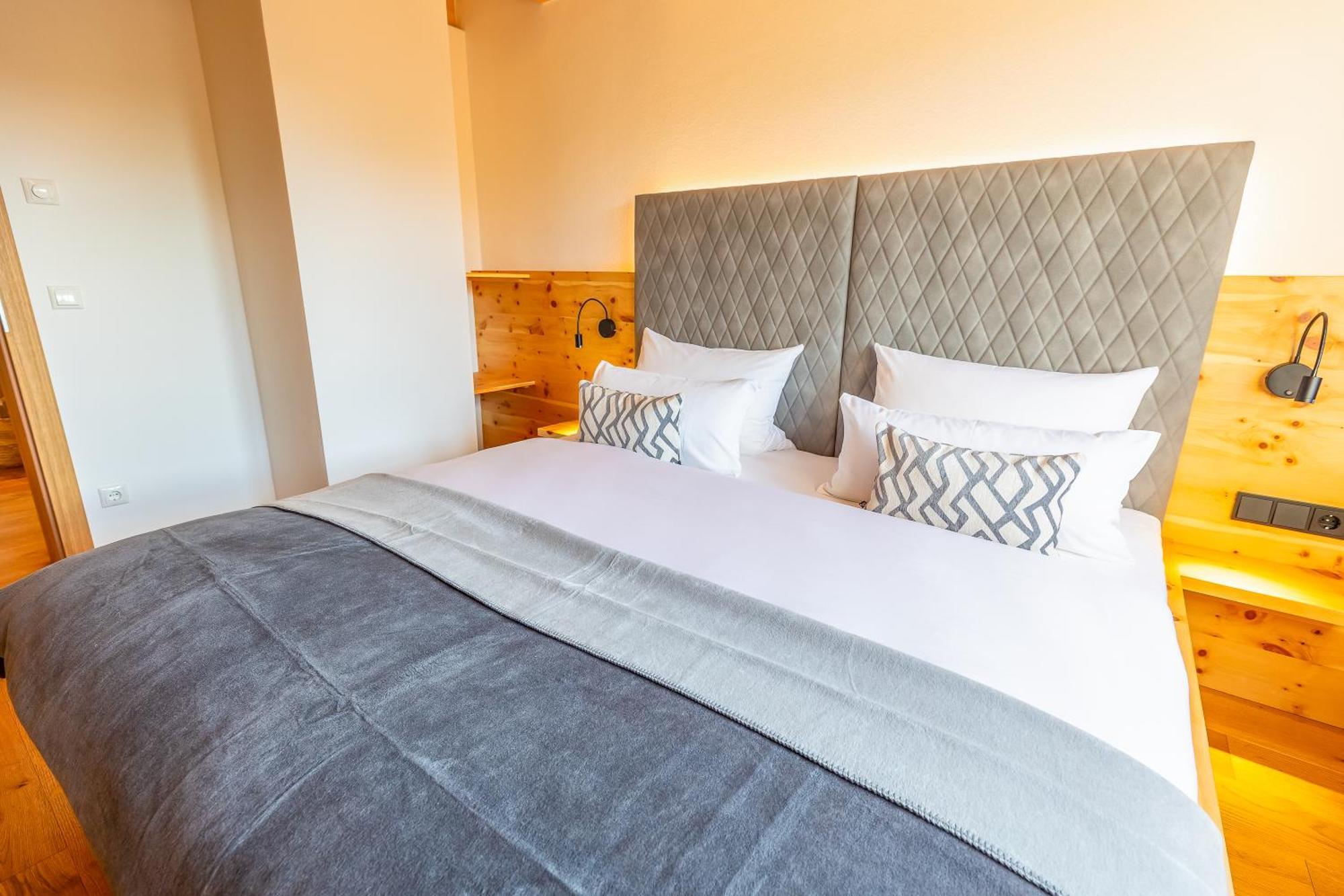 Graf Chiemo Suites - Direkt Am Chiemsee Mit Separatem Seezugang Chieming Extérieur photo